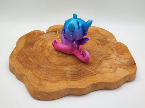 Baby-Drachenfigur mit Donut