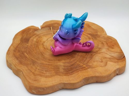 Baby-Drachenfigur mit Donut