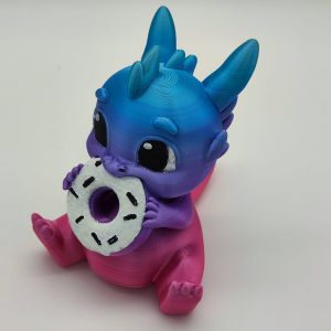 Baby-Drachenfigur mit Donut