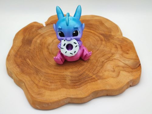 Baby-Drachenfigur mit Donut