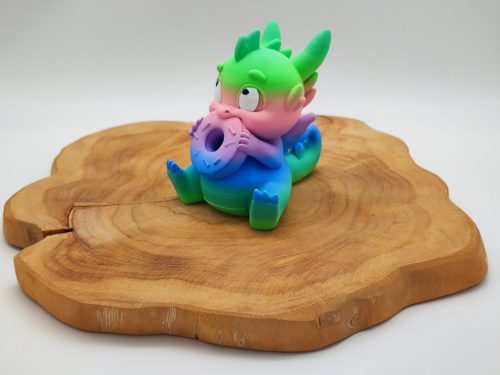 Baby-Drachenfigur mit Donut